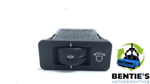 Usados Interruptor de regulador de altura BMW 5 serie (E39) 520i 24V Precio € 10,00 Norma de margen ofrecido por Bentie's autodemontage