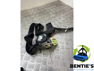 Used Front seatbelt, right BMW 7 serie (E65/E66/E67) 745d 4.4 V8 32V Price € 40,00 Margin scheme offered by Bentie's autodemontage