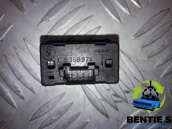 Electric window switch from a BMW 5 serie (E39) 520i 24V 2001
