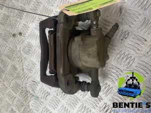 Used Front brake calliper, right BMW 1 serie (E87/87N) 116i 2.0 16V Price € 30,00 Margin scheme offered by Bentie's autodemontage