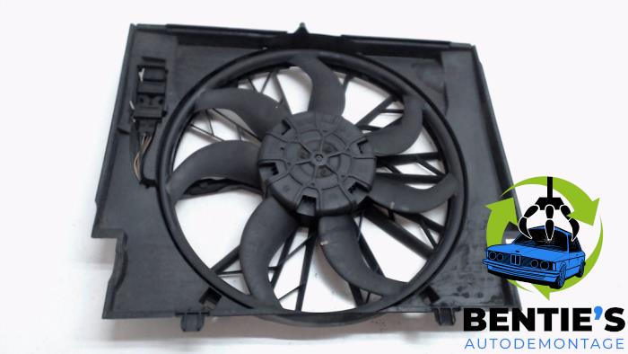 Cooling fans from a BMW 5 serie Touring (E61) 535d 24V 2005