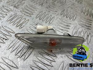 Used Indicator lens, front left BMW 3 serie (E90) 318i 16V Price € 10,00 Margin scheme offered by Bentie's autodemontage