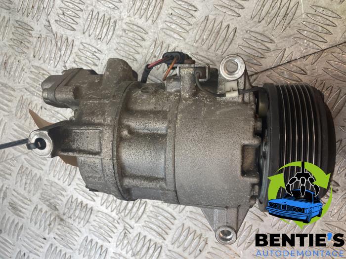 Air conditioning pump from a BMW 1 serie (E81) 118i 16V 2008