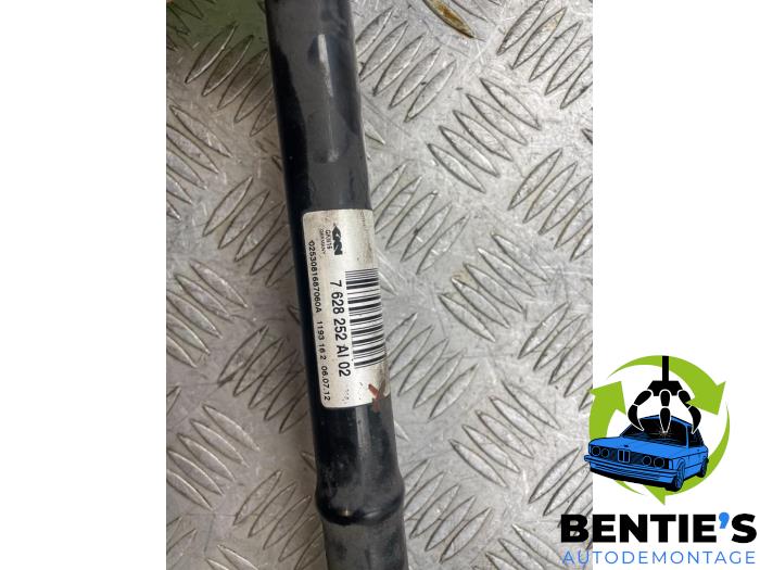 Drive shaft, rear right from a BMW 1 serie (F20) 116i 1.6 16V 2012