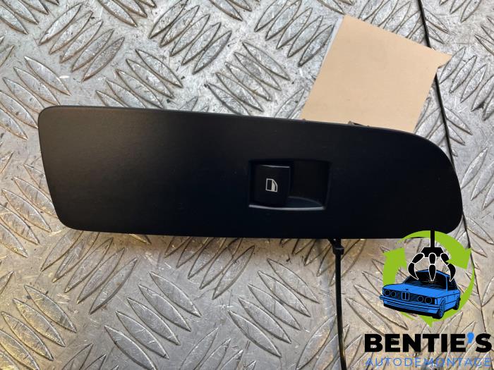 Usados Interruptor de ventanilla eléctrica BMW 1 serie (E81) 118i 16V Precio € 10,00 Norma de margen ofrecido por Bentie's autodemontage