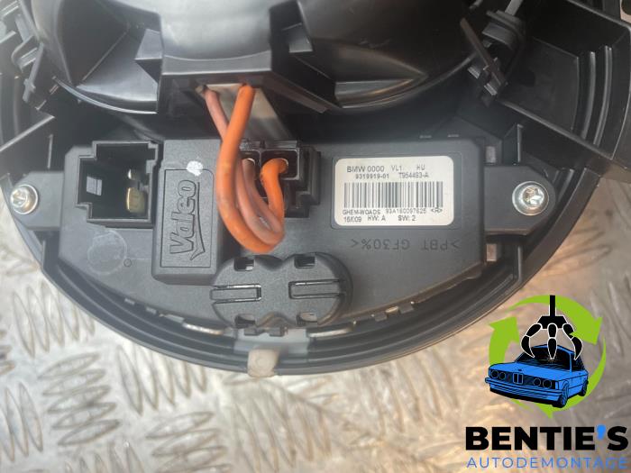 Heating and ventilation fan motor from a BMW 1 serie (F20) 116d 1.5 12V TwinPower 2016