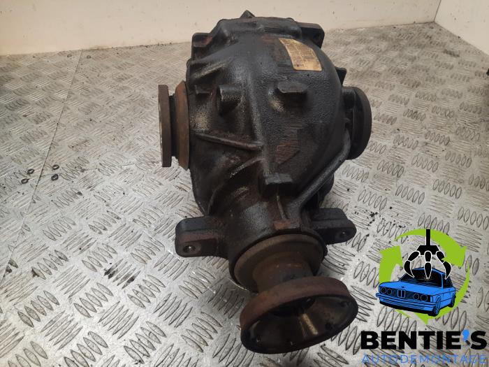 Rear differential from a BMW 3 serie (E46/4) 330i 24V 2001