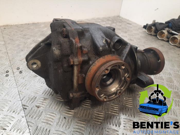 Rear differential from a BMW 3 serie (E46/4) 330i 24V 2001