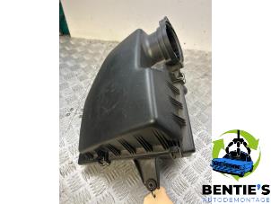 Używane Obudowa filtra powietrza BMW 6 serie (E64) 645 Ci 4.4 V8 32V Cena € 50,00 Procedura marży oferowane przez Bentie's autodemontage