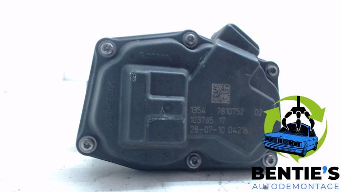 EGR valve from a BMW 5 serie Touring (F11) 520d 16V 2010