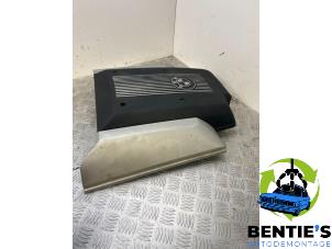 Abdeckblech Motor van een BMW X5 (E53) 4.4 V8 32V 2002