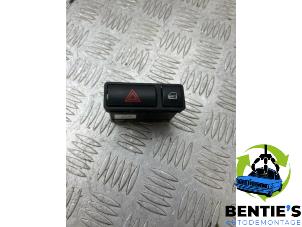 Used Panic lighting switch BMW Z4 Roadster (E85) 2.5 24V Price € 20,00 Margin scheme offered by Bentie's autodemontage