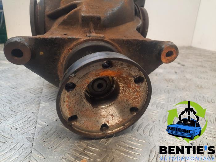 Rear differential BMW 5 serie 525i 24V - 33107527004 M54B25