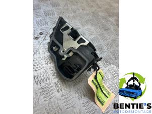 Używane Mechanizm blokady drzwi prawych tylnych wersja 4-drzwiowa BMW 1 serie (E87/87N) 118d 16V Cena € 45,00 Procedura marży oferowane przez Bentie's autodemontage