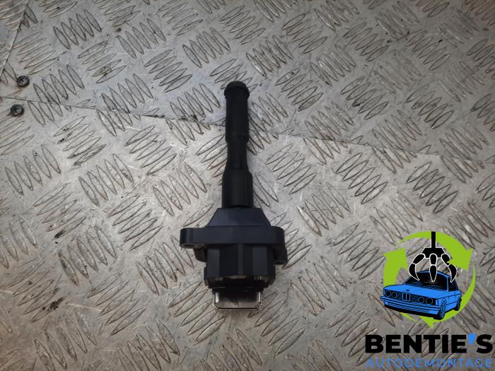 Ignition coil from a BMW 5 serie Touring (E39) 530i 24V 2001