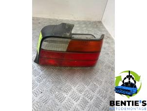 Gebrauchte Rücklicht rechts BMW 3 serie (E36/4) 316i Preis € 25,00 Margenregelung angeboten von Bentie's autodemontage