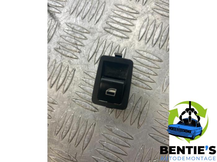 Usados Interruptor de ventanilla eléctrica BMW 3 serie (E46/4) 328i 24V Precio € 15,00 Norma de margen ofrecido por Bentie's autodemontage