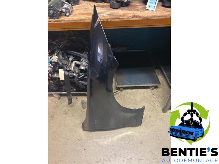 Front wing, right from a BMW 1 serie (E81) 118i 16V 2009
