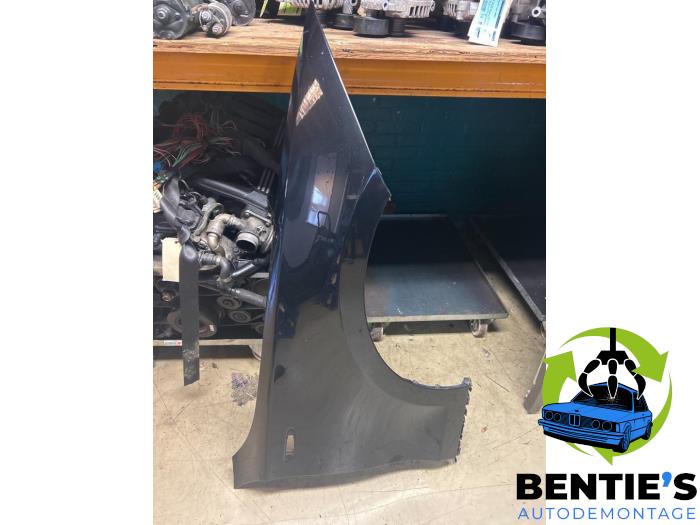 Front wing, right from a BMW 1 serie (E81) 118i 16V 2009