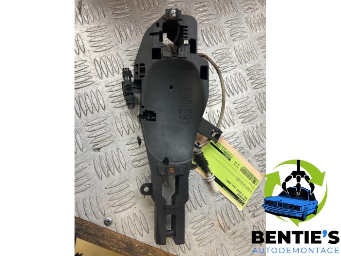 Exterior door handle bracket