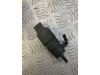 Front windscreen washer jet from a BMW 5 serie Touring (E39) 523i 24V 2000