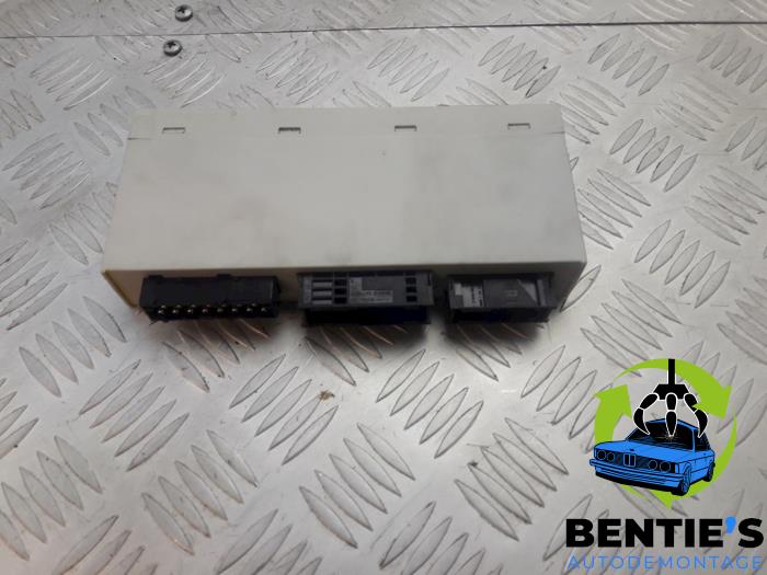 Używane Modul Comfort BMW 3 serie Touring (E46/3) 316i 16V Cena € 50,00 Procedura marży oferowane przez Bentie's autodemontage