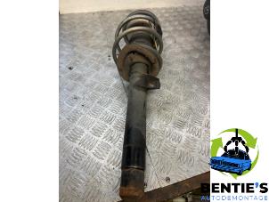 Used Fronts shock absorber, left BMW 3 serie Compact (E46/5) 318ti 16V Price € 35,00 Margin scheme offered by Bentie's autodemontage