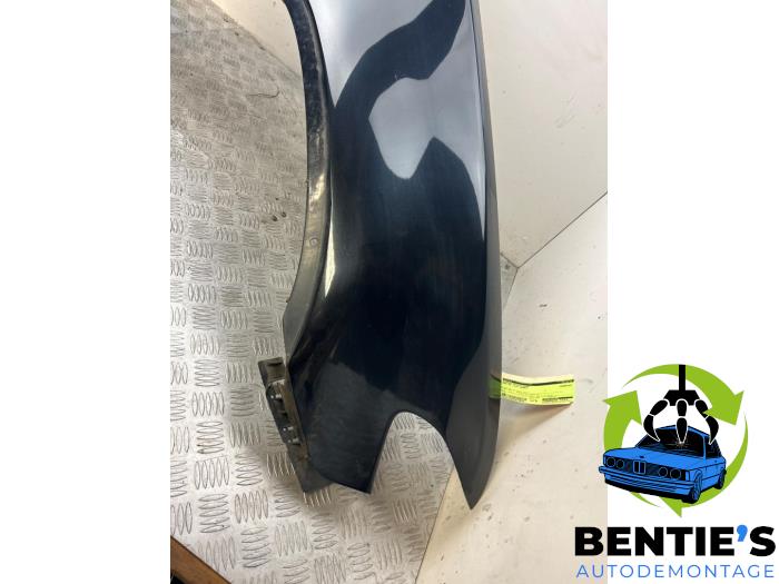 Front wing, right from a BMW X5 (E53) 3.0d 24V 2005