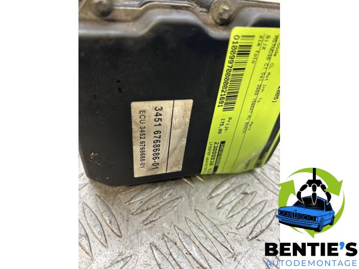 ABS pump from a BMW X5 (E53) 3.0d 24V 2005