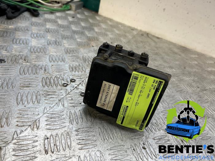ABS pump from a BMW X5 (E53) 3.0d 24V 2005