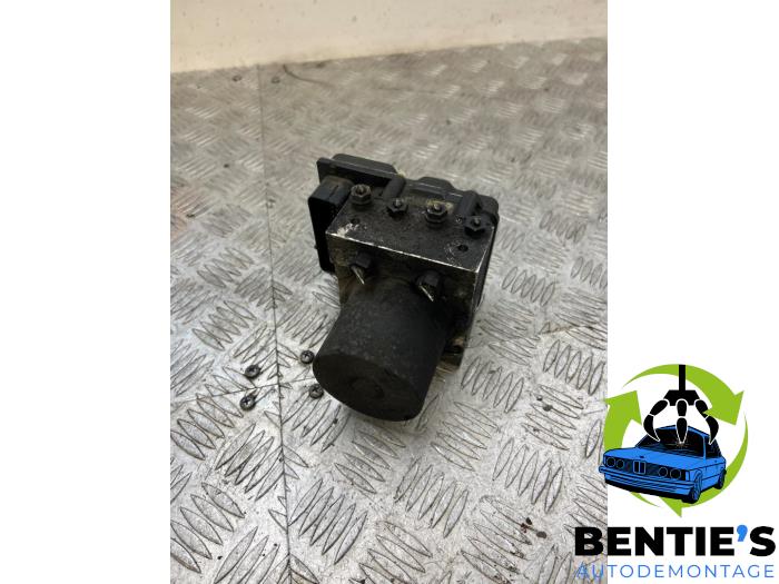 ABS pump from a BMW X5 (E53) 3.0d 24V 2005