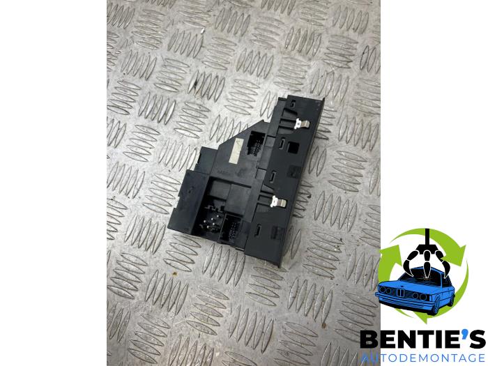 Electric window switch from a BMW X5 (E53) 3.0d 24V 2005