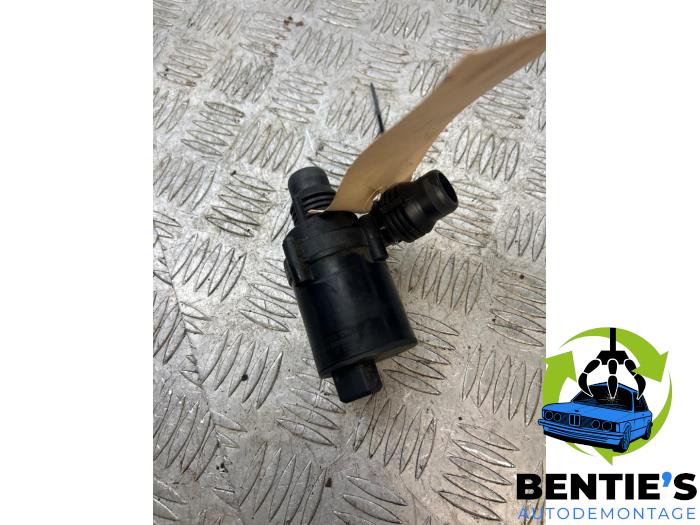 Begagnade Extra vattenpump BMW X5 (E53) 3.0d 24V Pris € 45,00 Marginaltabell erbjuds av Bentie's autodemontage