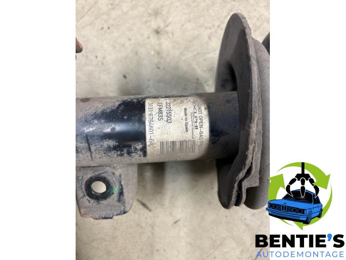 Fronts shock absorber, left from a BMW X5 (E53) 3.0d 24V 2005