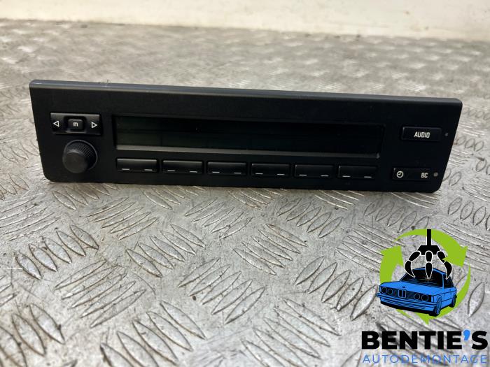 Używane Panel obslugi radia BMW 5 serie Touring (E39) 530i 24V Cena € 100,00 Procedura marży oferowane przez Bentie's autodemontage