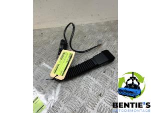 Used Seatbelt tensioner, right BMW 3 serie (E93) 325i 24V Price € 50,00 Margin scheme offered by Bentie's autodemontage