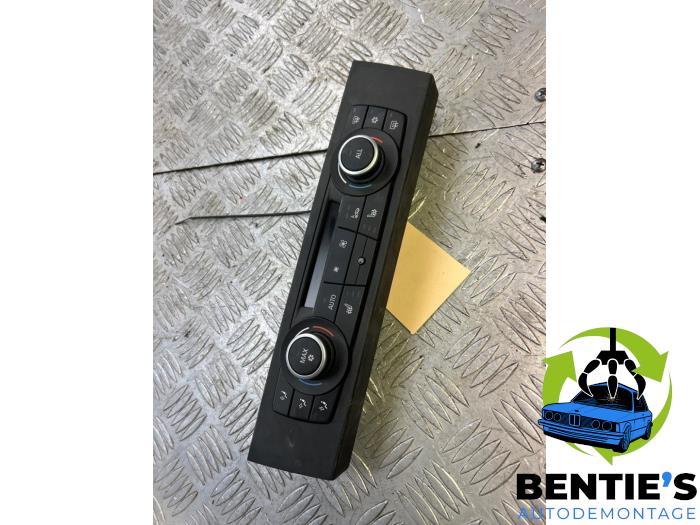 Heater control panel from a BMW 1 serie (E81) 116i 2.0 16V 2010