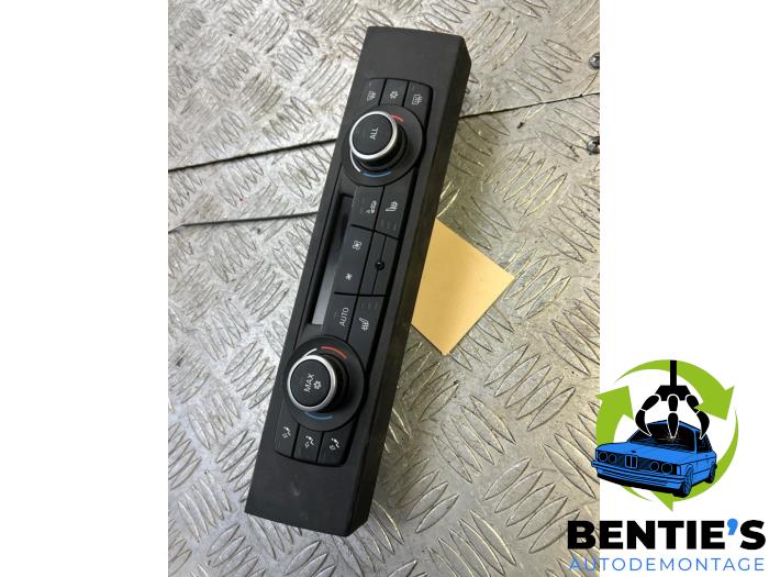 Heater control panel from a BMW 1 serie (E81) 116i 2.0 16V 2010