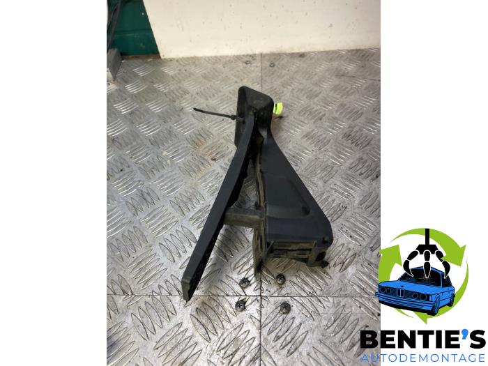 Accelerator pedal from a BMW 1 serie (F20) 116i 1.5 12V 2018