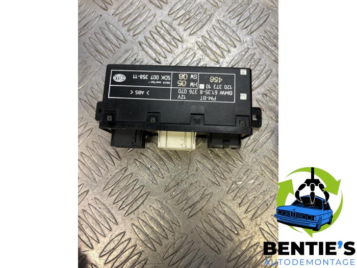 Central door locking module from a BMW 5 serie (E39) 523i 24V 1997