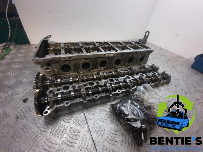 Cylinder head from a BMW X5 (E70) xDrive 40d 3.0 24V 2012