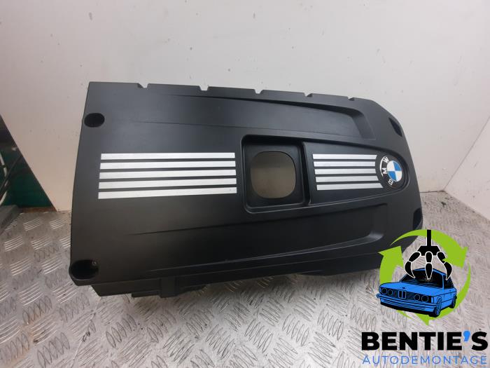 Plaque de protection moteur d'un BMW 5 serie Touring (F11) 528i 24V 2011