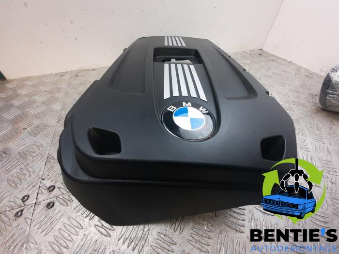 Plaque de protection moteur d'un BMW 5 serie Touring (F11) 528i 24V 2011