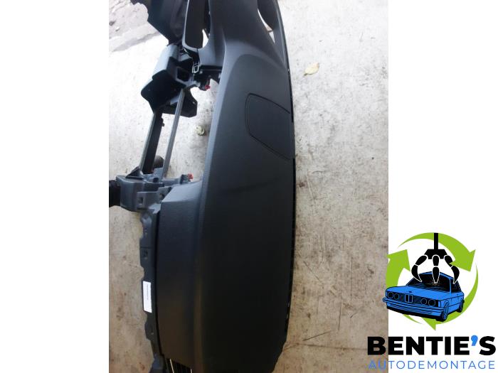 Instrumentbräda från en BMW 5 serie Touring (F11) 528i 24V 2011