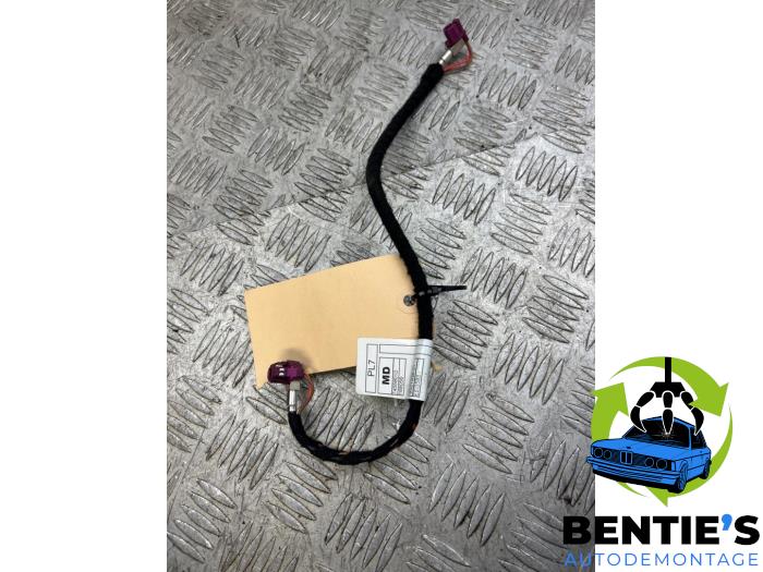 Cable (miscellaneous) from a BMW 3 serie (F30) 316i 1.6 16V 2014