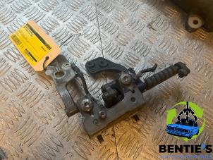Used Tailgate hinge BMW 3 serie Touring (E46/3) 320d 16V Price € 45,00 Margin scheme offered by Bentie's autodemontage