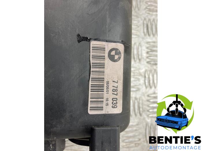 Expansion vessel from a BMW 3 serie Compact (E46/5) 316ti 16V 2001