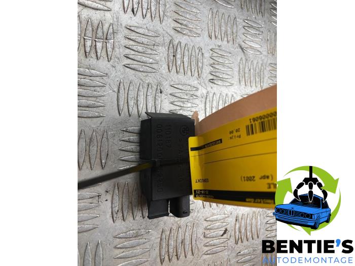 Używane Modul wentylator BMW 3 serie (E46/2) 325 Ci 24V Cena € 20,00 Procedura marży oferowane przez Bentie's autodemontage