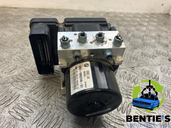 ABS pump from a BMW 3 serie (F30) 316i 1.6 16V 2013