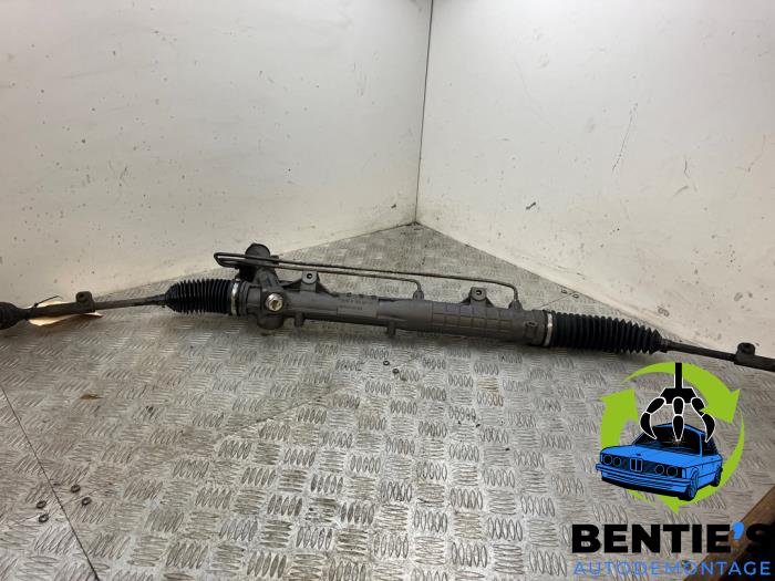 Power steering box from a BMW 1 serie (E87/87N) 116i 1.6 16V 2005